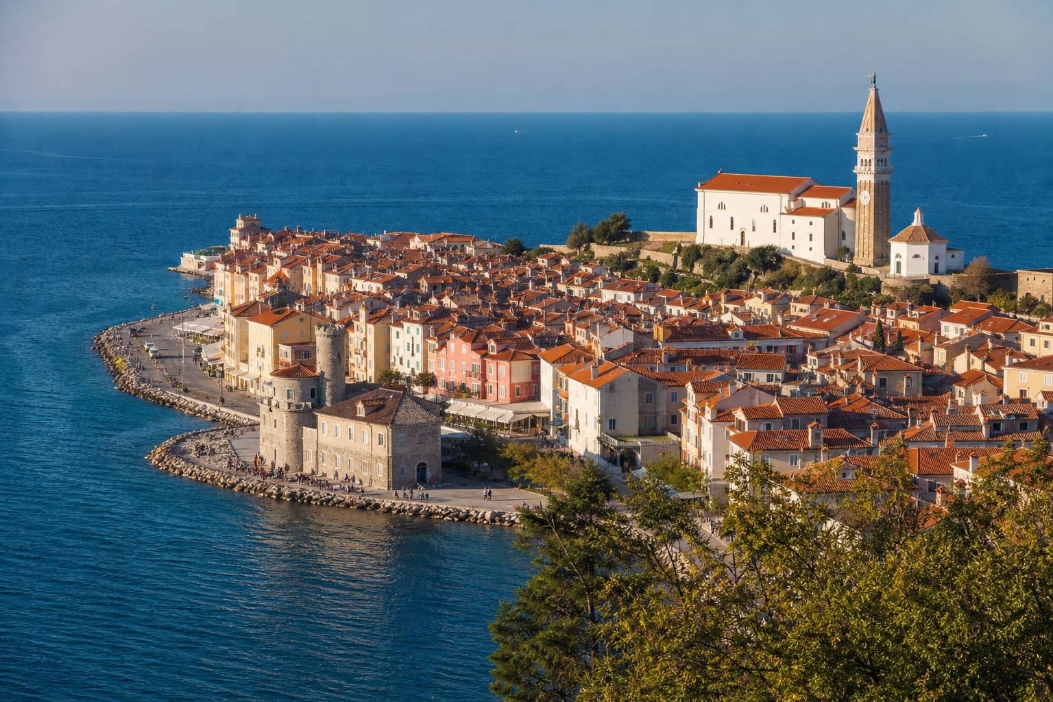 Qué ver en Piran en un día: plazas, murallas y vistas al Adriático