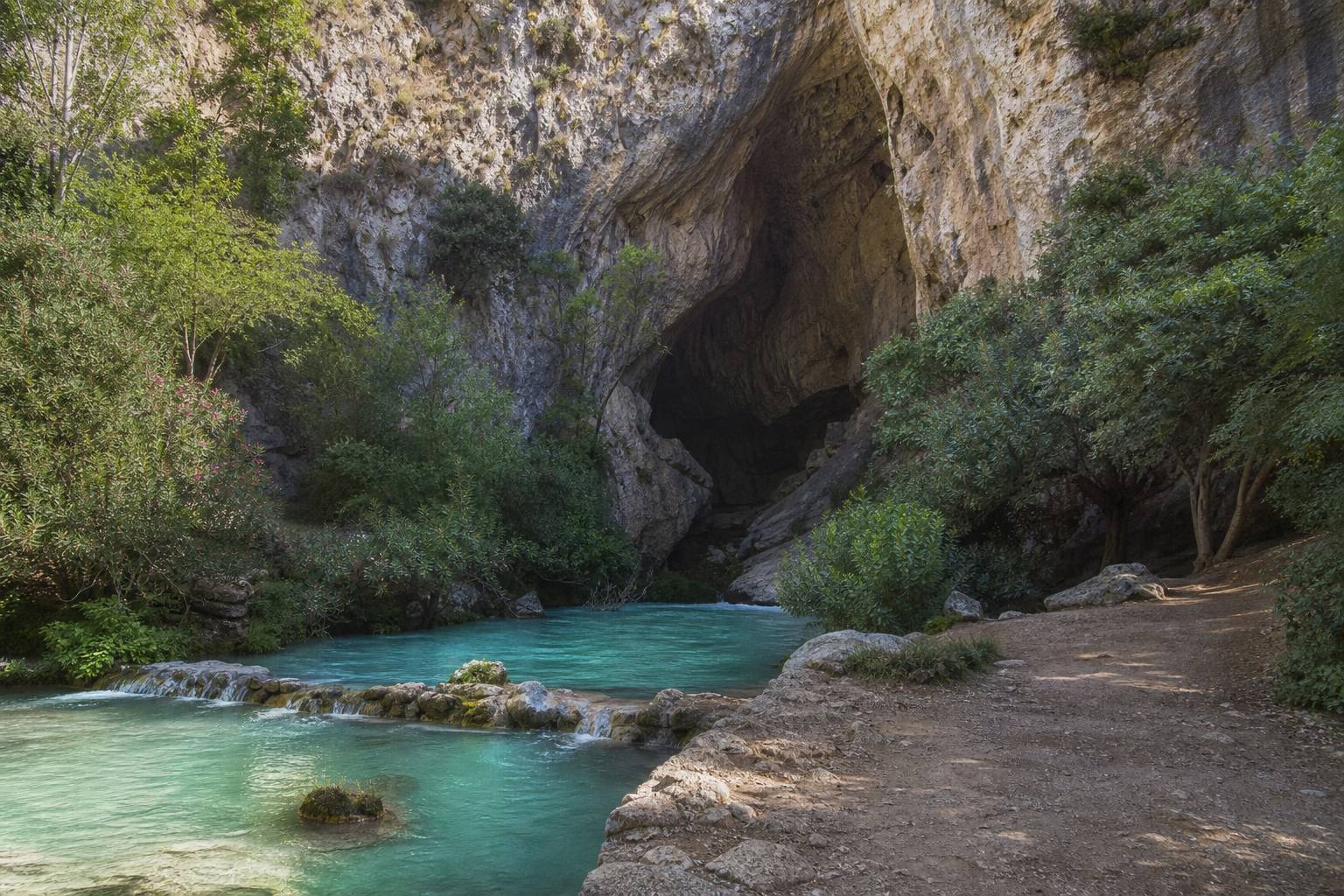 Ruta a la Cueva del Gato desde Benaoján: acceso, duración y consejos prácticos